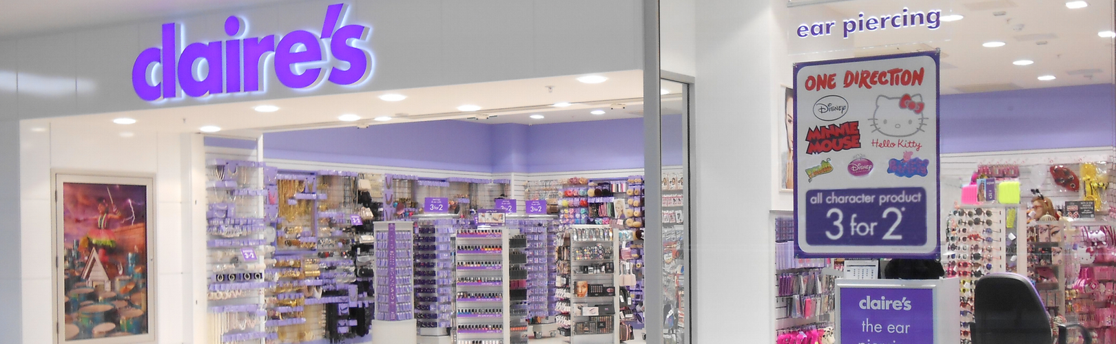 Photo: Claire's accessories shopfront design